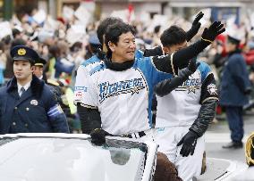 Baseball: Sapporo celebrates Fighters with victory parade