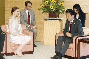 Bolshoi Ballet prima Zakharova meets with Japanese PM Abe