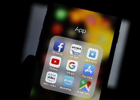 Facebook, Google, Amazon, Apple apps