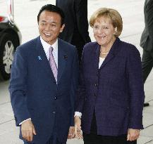 Aso meets with Merkel in Berlin