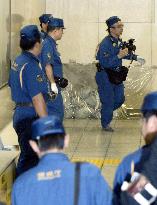 (1)Subway worker shot, seriously injured, at Shibuya Station