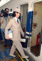 (3)4 female drivers debut on Tokaido Shinkansen bullet trains