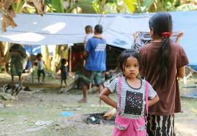 Evacuees from Filipino military clash living in tent