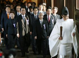70 Japanese lawmakers visit Yasukuni Shrine