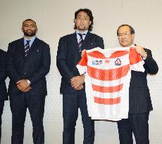 Toshiba president gets Japan rugby team jersey