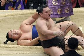 Hakuho wins 22nd career title at spring sumo