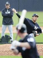 Baseball: Tanaka at Yankees spring training