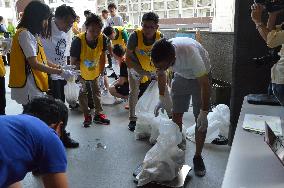 Trash-picking event held to promote eco-friendly 2020 Olympics