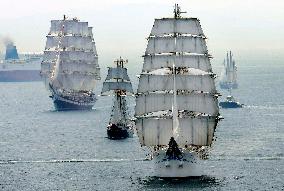 Sailing ships parade to mark 150th anniv. of Kobe port