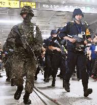 Antiterrorism drill in Seoul subway station