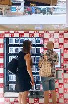 Uniqlo vending machine installed in U.S.