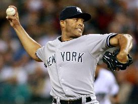 Yankees closer Rivera reaches 600th save