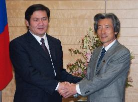 Mongolian premier Enkhbayar meets with Koizumi