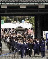 (CORRECTED) People congratulate emperor on 20th anniv.