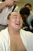 (2)Asashoryu claims 5th title of year in Kyushu sumo tourney