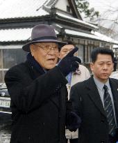 Ex-Taiwan President Lee pays New Year's visit to temple in Shiga