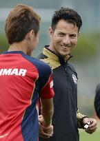 New Cerezo Osaka manager Pezzaiuoli joins training