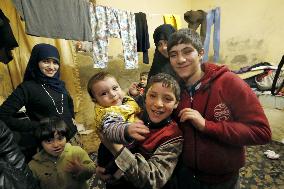 Family of 11 Syrian refugees lives in small home in Turkey