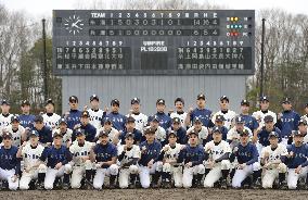 Itoman, Hyogo high school baseball teams mingle