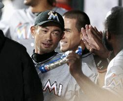 Marlins' Ichiro scores after "out" call overturned