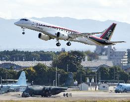 Mitsubishi Regional Jet makes maiden flight