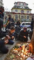 People mourn victims of Paris terror attacks
