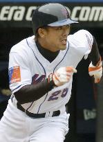 (2)Mets' Matsui debuts at home ground