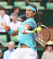 Nadal plays in French Open 2nd round