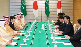 Abe, leading Saudi prince meet to discuss economic vision plan