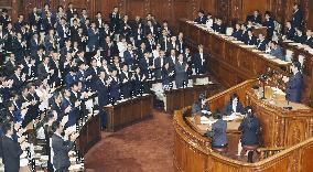 LDP lawmakers show support during Abe address