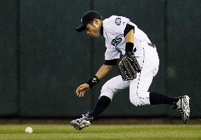 Ichiro plays against Tigers