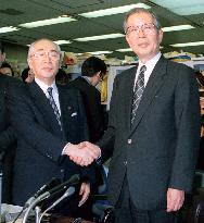 Mitsui Trust, Chuo Trust aim to merge by April 2000+