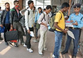 Job seekers leaving quake-hit Nepal