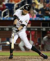 Ichiro singles against Phillies