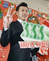 PL MVP Yanagita re-signs on tripled 270 mil. yen contract