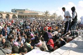 Fleeing from unrest in Libya