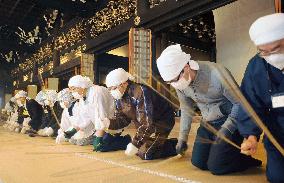 Year-end cleaning at Kyoto temple