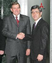 Australia's federal industry minister visits Mitsubishi Motors