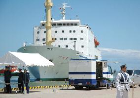 North Korean ferry leaves Niigata port