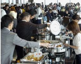 Dining halls for employees making comeback in Japanese companies