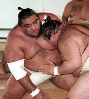New yokozuna Musashimaru to seek 3rd victory in a row