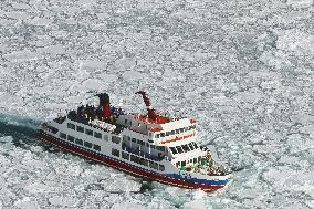 Drift ice in Okhotsk Sea observed with naked eye