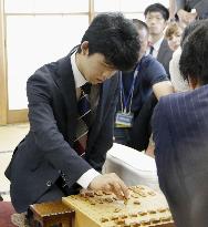 Shogi prodigy Fujii in match to extend record winning streak to 30