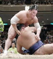 Sumo: Lone yokozuna Harumafuji starts autumn tourney with victory