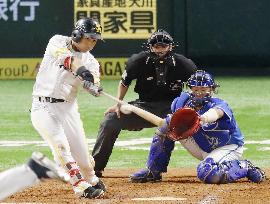 Baseball: Hawks come from behind for 2-0 Japan Series lead