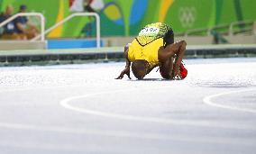 Olympics: Bolt celebrates 200m gold