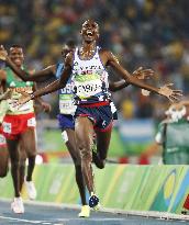 Britain's Mo Farah wins men's 5000m at Rio Olympics