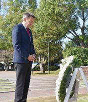 Int'l Red Cross chief visits Nagasaki A-bomb memorials