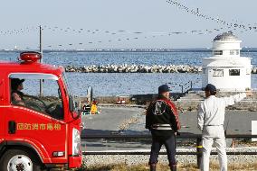 M7.4 quake hits northeastern Japan, tsunami observed