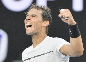 Tennis: Nadal comes from behind to reach 4th round